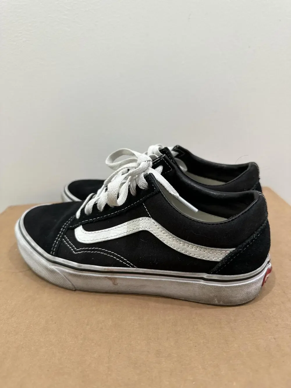 Vans Old Skool Shoes Mens Size 5.5 Black White Low Top Skate Sneakers Classic